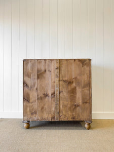 A 19th Century English Chest of Drawers/Dresser