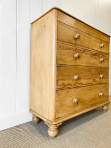 A 19th Century English Chest of Drawers/Dresser