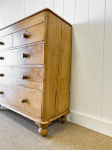 A 19th Century English Chest of Drawers/Dresser