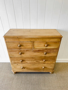 A 19th Century English Chest of Drawers/Dresser