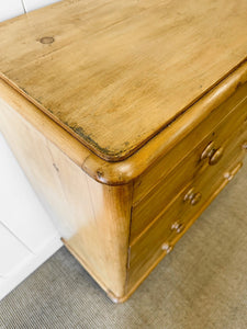 A 19th Century English Chest of Drawers/Dresser