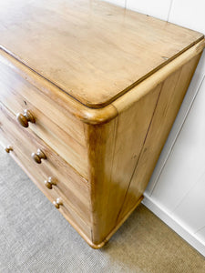 A 19th Century English Chest of Drawers/Dresser