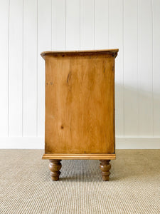 An Antique English Pine Chest of Drawers/Dresser c1890