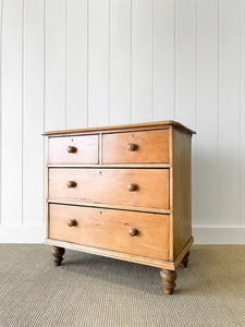 An Antique English Pine Chest of Drawers/Dresser c1890