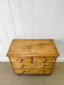 An Antique English Pine Chest of Drawers/Dresser c1890