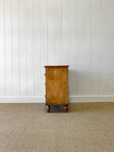 An Antique English Pine Chest of Drawers/Dresser c1890