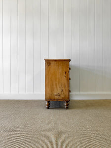 An Antique English Pine Chest of Drawers/Dresser c1890