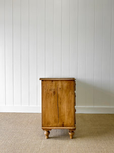 An Antique English Pine Chest of Drawers/Dresser c1890