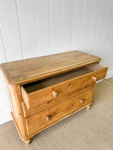 An Antique English Pine Chest of Drawers/Dresser c1890