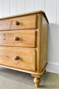 An Antique English Pine Chest of Drawers/Dresser c1890