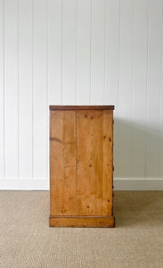 A 19th Century English Chest of Drawers/Dresser