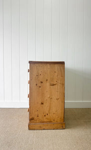 A 19th Century English Chest of Drawers/Dresser