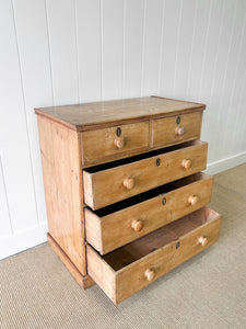 A 19th Century English Chest of Drawers/Dresser