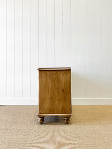 An Antique English Pine Chest of Drawers/Dresser c1890