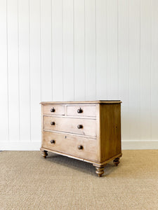 An Antique English Pine Chest of Drawers/Dresser c1890