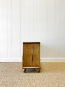 An Antique English Pine Chest of Drawers/Dresser c1890