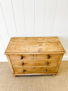 An Antique English Pine Chest of Drawers/Dresser c1890