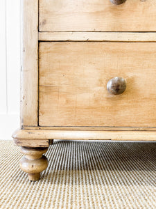 An Antique English Pine Chest of Drawers/Dresser c1890