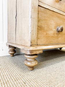 An Antique English Pine Chest of Drawers/Dresser c1890