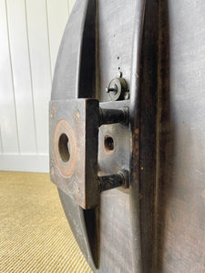 An Antique English Mahogany Tilt-top Table c1800