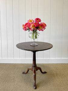 An Antique English Mahogany Tilt-top Table c1800