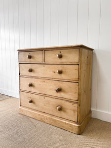 A 19th Century English Chest of Drawers/Dresser