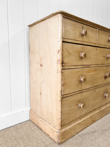 A 19th Century English Chest of Drawers/Dresser