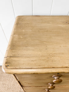 A 19th Century English Chest of Drawers/Dresser