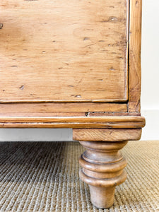 An Antique English Pine Chest of Drawers/Dresser