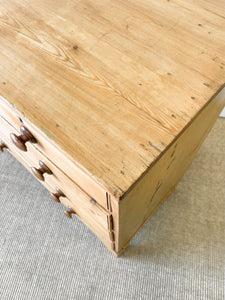 A Large English Pine Chest of Drawers Dresser with Wooden Knobs c1820