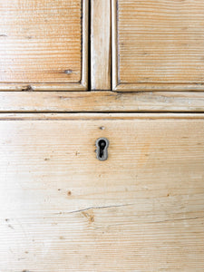 A Large English Pine Chest of Drawers Dresser with Wooden Knobs c1820