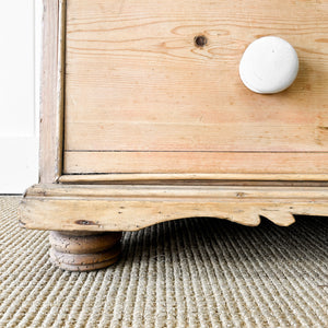 A 19th Century English Chest of Drawers/Dresser