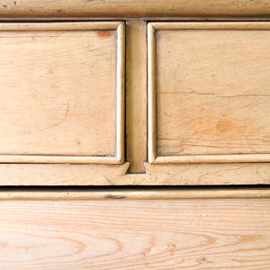 A 19th Century English Chest of Drawers/Dresser