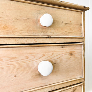 A 19th Century English Chest of Drawers/Dresser