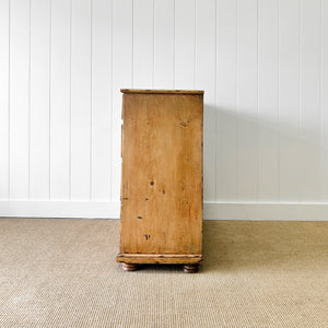 A 19th Century English Chest of Drawers/Dresser