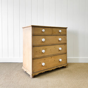 A 19th Century English Chest of Drawers/Dresser