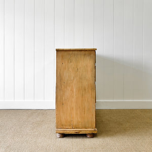 A 19th Century English Chest of Drawers/Dresser