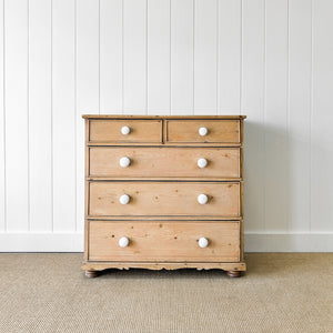 A 19th Century English Chest of Drawers/Dresser