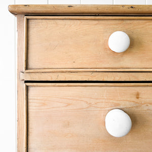 A 19th Century English Chest of Drawers/Dresser