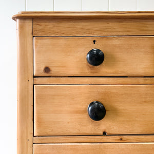 A 19th Century English Pine Chest of Drawers/Dresser with Tulip Feet