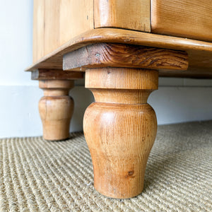 A 19th Century English Pine Chest of Drawers/Dresser with Tulip Feet