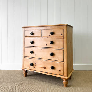 A 19th Century English Pine Chest of Drawers/Dresser with Tulip Feet