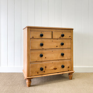 A 19th Century English Pine Chest of Drawers/Dresser with Tulip Feet