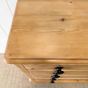 A 19th Century English Pine Chest of Drawers/Dresser with Tulip Feet