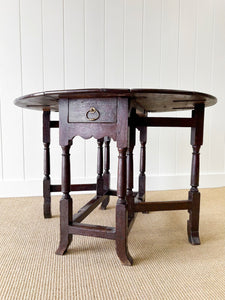 A Very Good Antique English Country Oak Drop Leaf Gate Leg Table