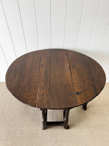 A Very Good Antique English Country Oak Drop Leaf Gate Leg Table