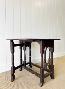 A Very Good Antique English Country Oak Drop Leaf Gate Leg Table