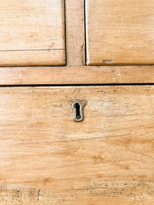 An Antique English Pine Chest of Drawers/Dresser c1890