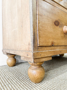 An Antique English Pine Chest of Drawers/Dresser c1890