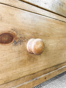 An Antique English Pine Chest of Drawers/Dresser c1890